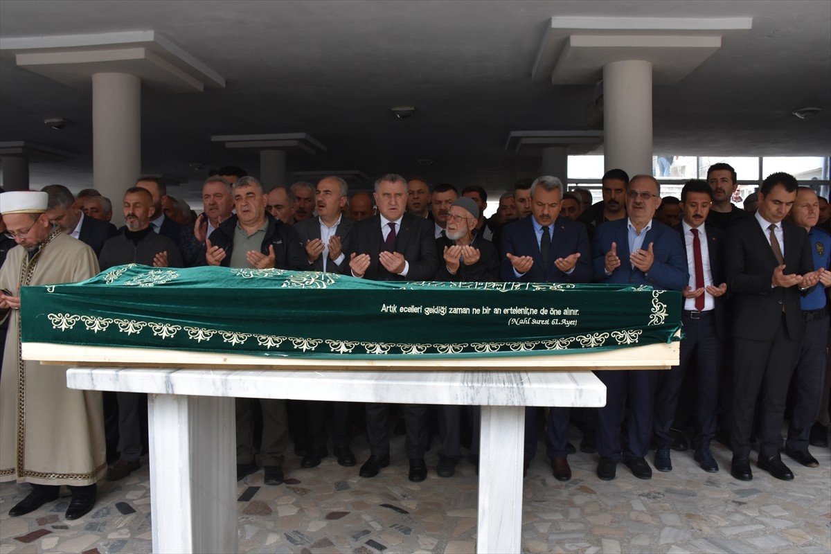 Gençlik ve Spor Bakanı Osman Aşkın Bak'ın amcası Memiş Bak'ın cenazesi, Rize'nin Pazar ilçesinde...