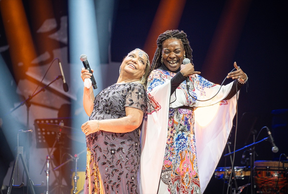  Grammy ödüllü İspanyol sanatçı Buika ile arabesk ve pop müzik sanatçısı Kibariye, İstanbul'da...