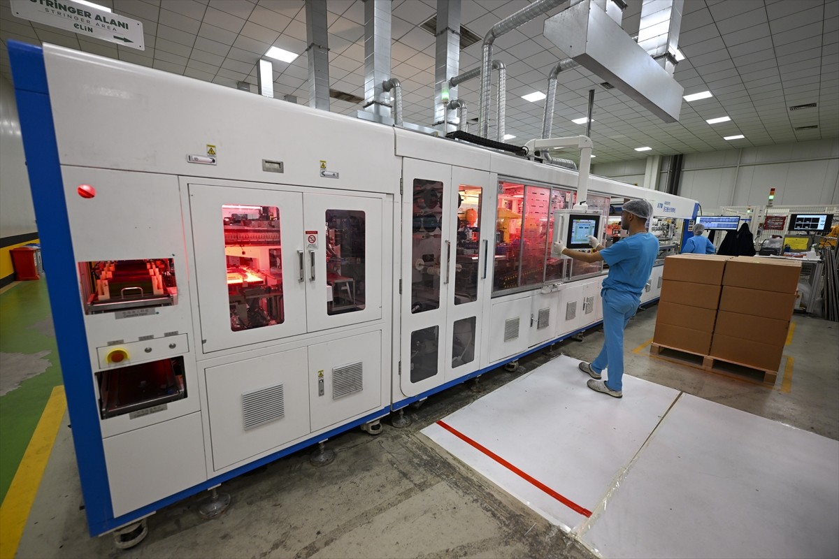 Güneş enerjisi ve çip teknolojisinin vazgeçilmez elemanı yarı iletkenlerin üretiminin yapılacağı...