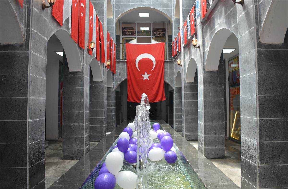 Hakkari'de 25 kadın girişimci, Anneler Günü'nde iş yeri sahibi olmanın mutluluğunu yaşadı. Hakkari...