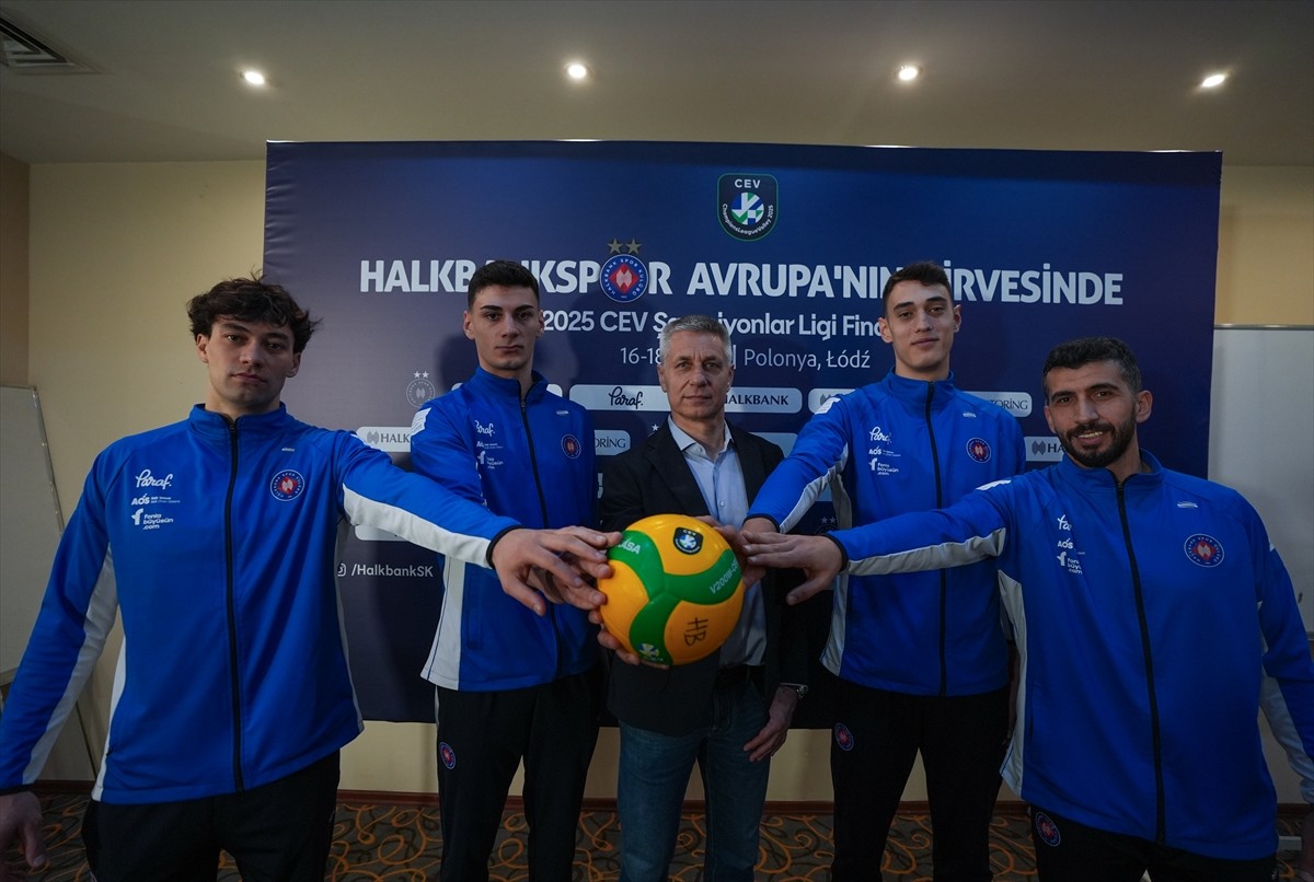 Halkbank Erkek Voleybol Takımı, Polonya'daki CEV Şampiyonlar Ligi Dörtlü Finali öncesi basınla bir...
