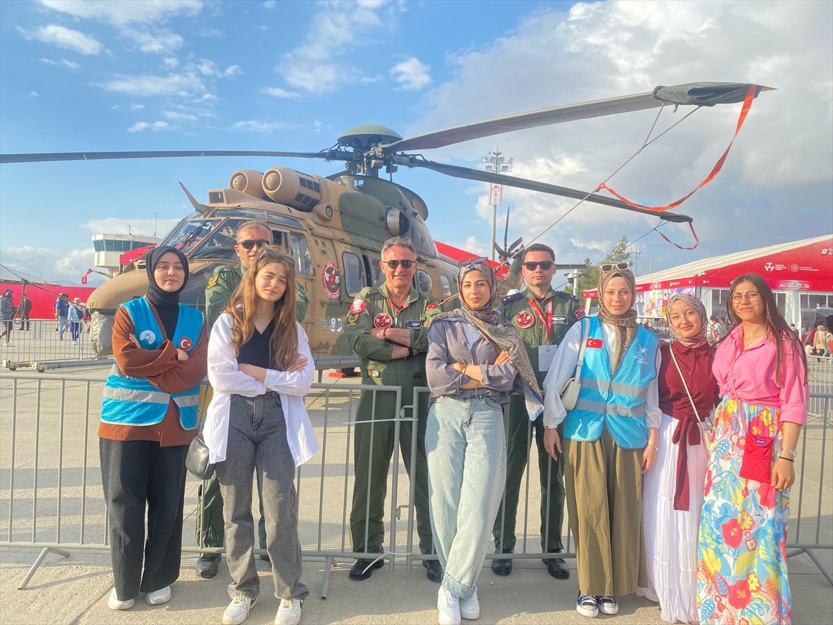 Hatay'da 6 Şubat 2023'teki depremlerden etkilenen öğrenciler, Kuzey Kıbrıs Türk Cumhuriyeti'nde...