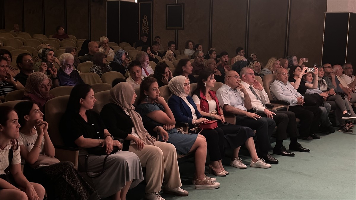 Hatay'ın İskenderun ilçesinde, Engelliler Haftası kapsamında engelliler korosu Türk Halk Müziği...