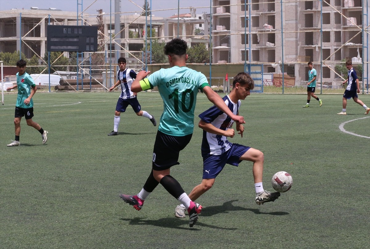 Hatay'ın merkez Antakya ilçesinde düzenlenen Türkiye Gençlik Vakfı (TÜGVA) GençLig Futbol...