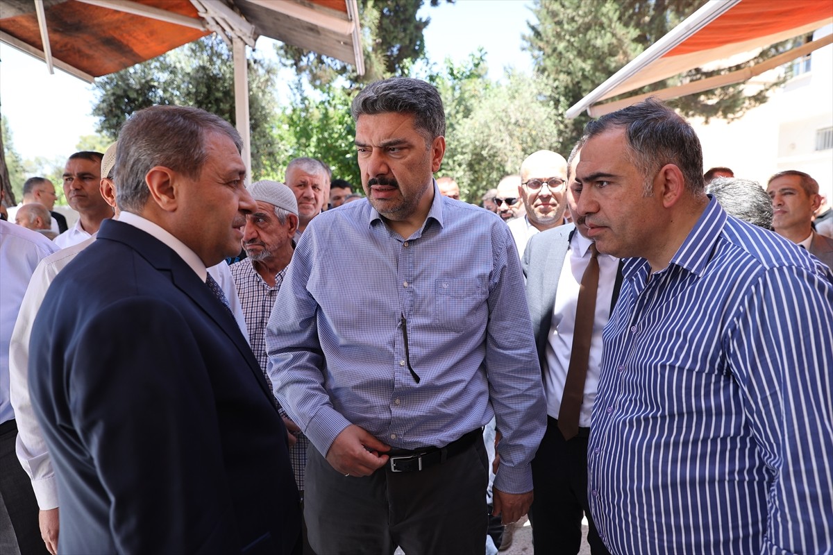 HAVELSAN Genel Müdürü Mehmet Akif Nacar'ın (Ortada) annesi Fatma Zehra Nacar Şanlıurfa'da son...