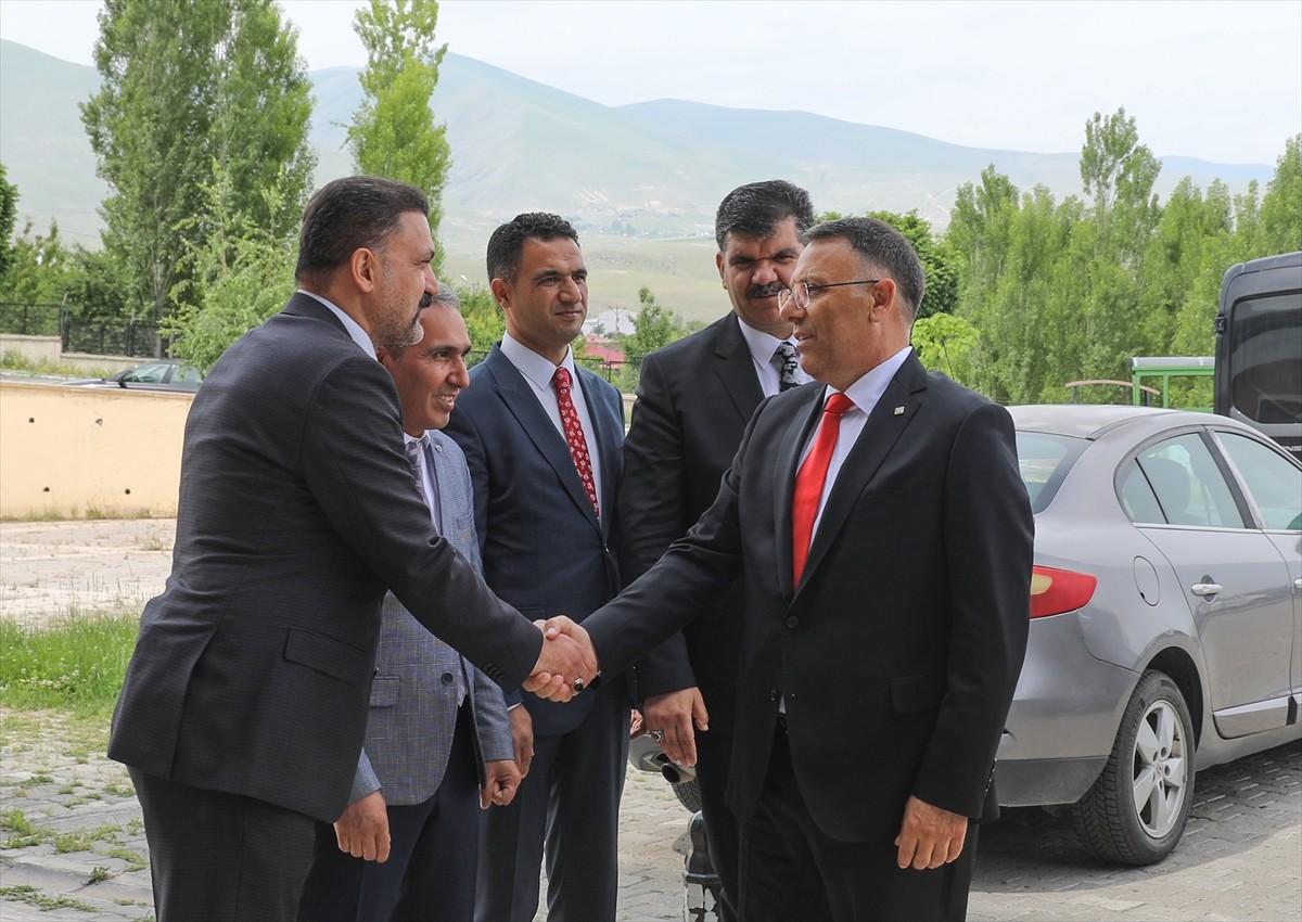 Iğdır Üniversitesi Rektörlüğü görevine atanan Prof. Dr. Ekrem Gürel, görevine başladı.