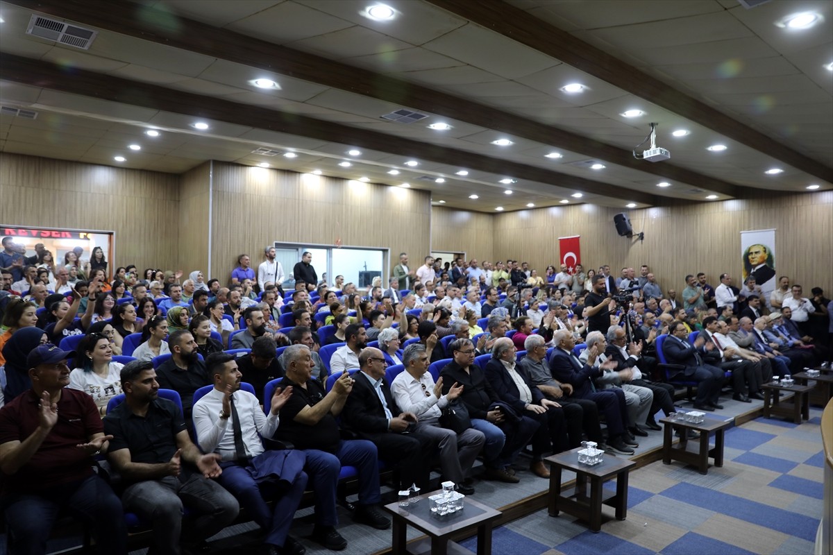 Iğdır Üniversitesi Rektörlüğü görevine atanan Prof. Dr. Ekrem Gürel, görevine başladı.