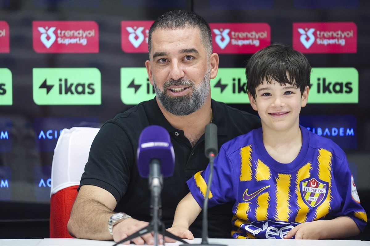 ikas Eyüpspor Teknik Direktörü Arda Turan, Trendyol Süper Lig'in 37. haftasında Onvo Antlayaspor'u...