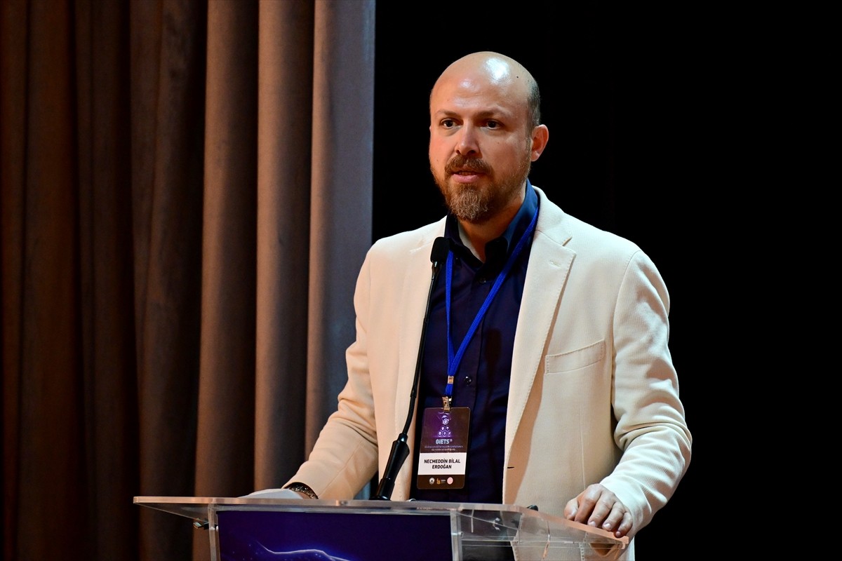 İlim Yayma Vakfı Mütevelli Heyeti Başkanı Bilal Erdoğan, Marmara Anadolu İmam Hatip Lisesi...