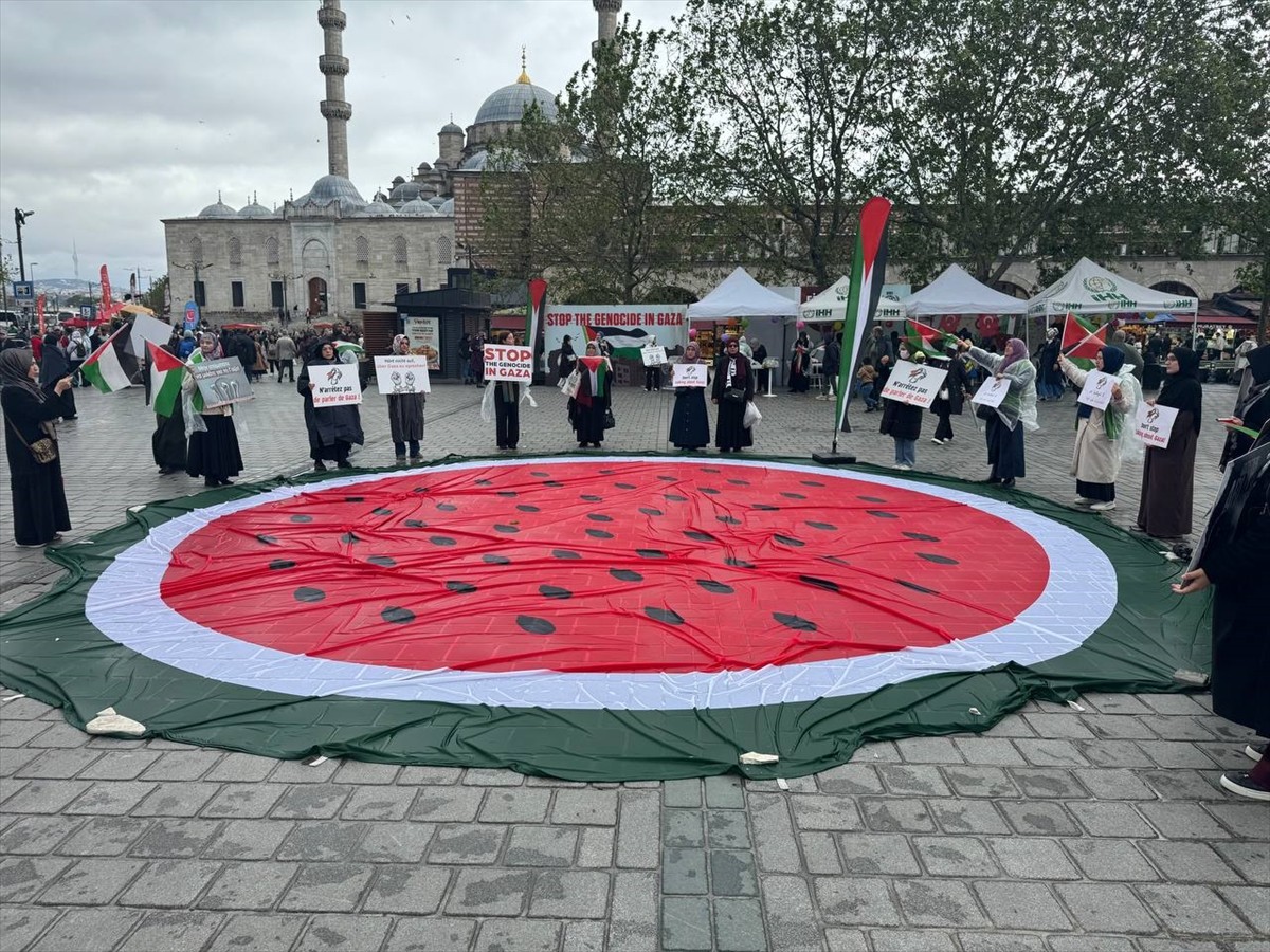 İnsan Hak ve Hürriyetleri (İHH) İnsani Yardım Vakfının İstanbul Kadın Birimi, İsrail’in Gazze'deki...