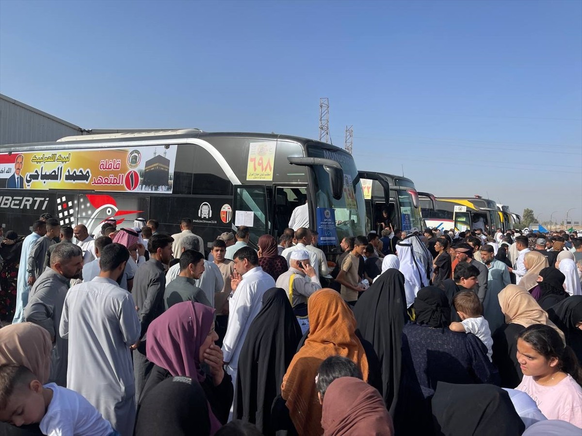 Irak'ın Kerkük kentinden ilk hac kafilesi dua ve tekbirlerle kutsal topraklara uğurlandı.