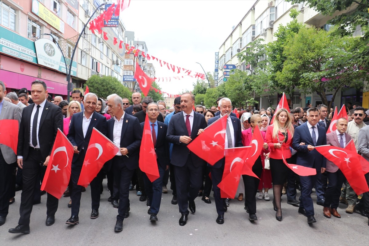 Isparta'da düzenlenen 2025 Uluslararası Gül Festivali'nin açılışı yapıldı. Festival Isparta Valisi...
