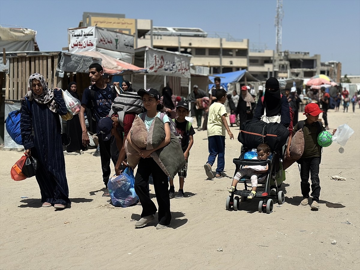İsrail ordusu, Gazze'nin güneyindeki Han Yunus'ta geniş bir bölgenin tahliye edilmesini isteyerek...