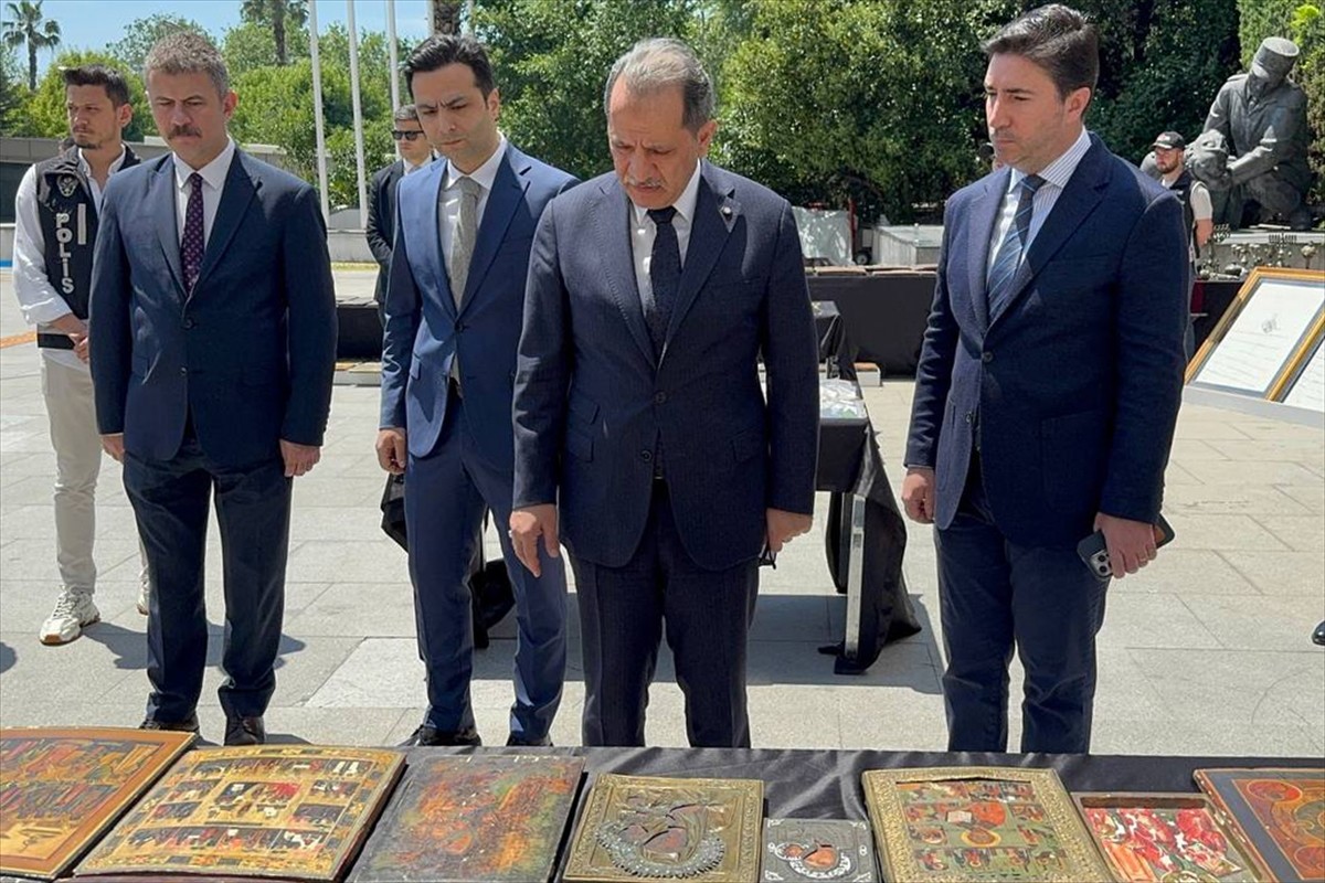İstanbul'da yurt dışına kaçırılmak istenen, aralarında Lidya, Roma, Bizans, Abbasiler, Anadolu...