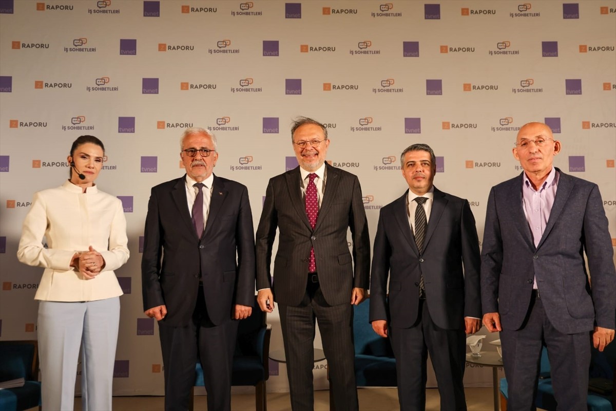 İstanbul Sabahattin Zaim Üniversitesinin (İZÜ) düzenlediği "İslam İktisadı ve Finansı Forumu"nda...