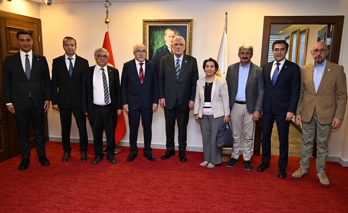 İYİ Parti Genel Başkanı Müsavat Dervişoğlu, Türk Ocakları Genel Başkanı Mehmet Öz ve beraberindeki...