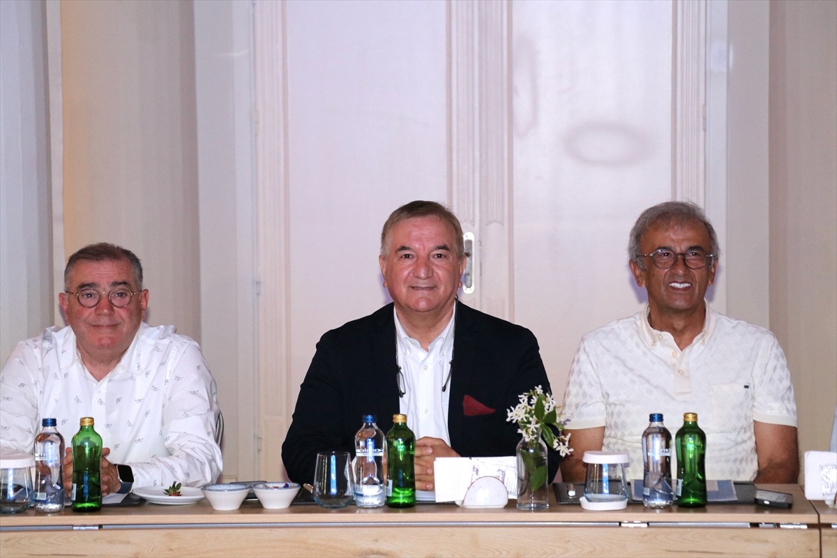 İzmir'in Foça ilçesinde, Ege Turistik İşletmeler ve Konaklamalar Birliğinin (ETİK) düzenlediği...