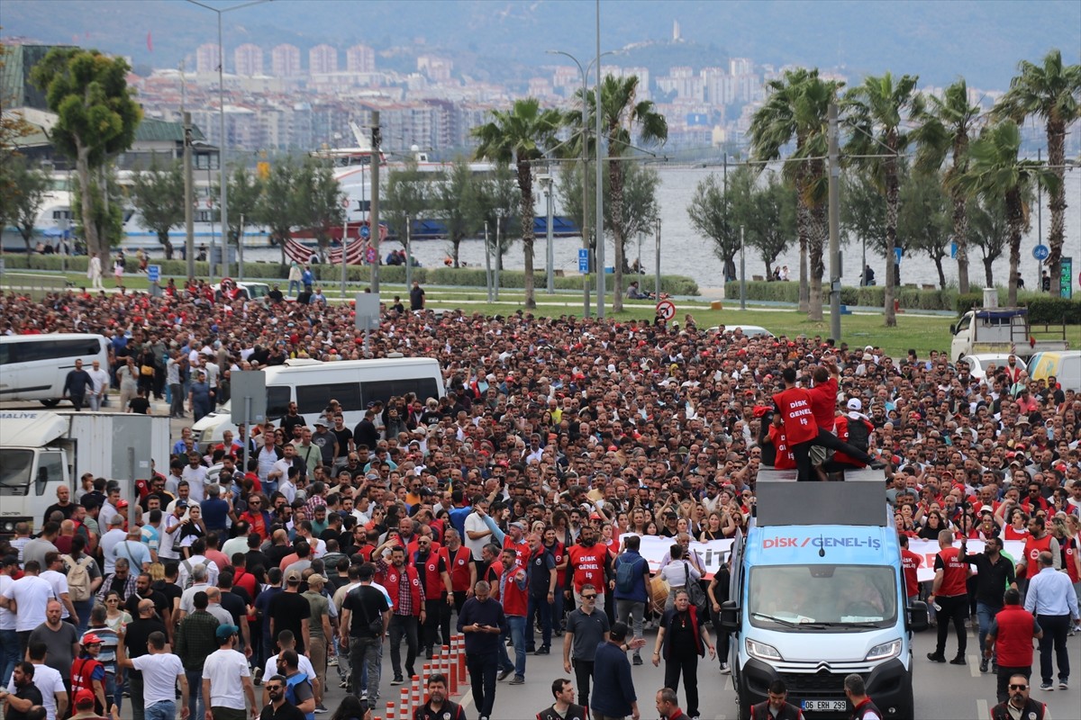 İzmir Büyükşehir Belediyesine bağlı iştiraklerde yaklaşık 23 bin çalışanı ilgilendiren toplu iş...