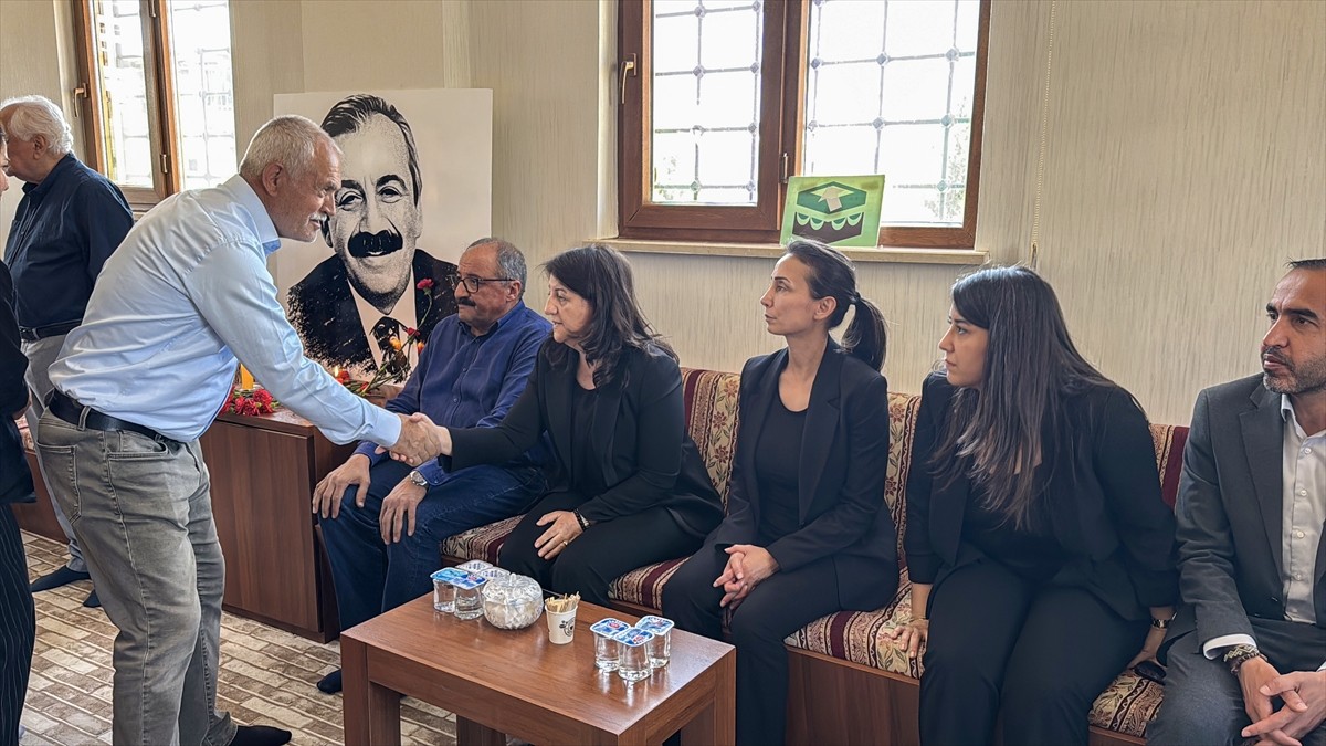 Kalp rahatsızlığı nedeniyle tedavi gördüğü hastanede hayatını kaybeden TBMM Başkanvekili ve DEM...