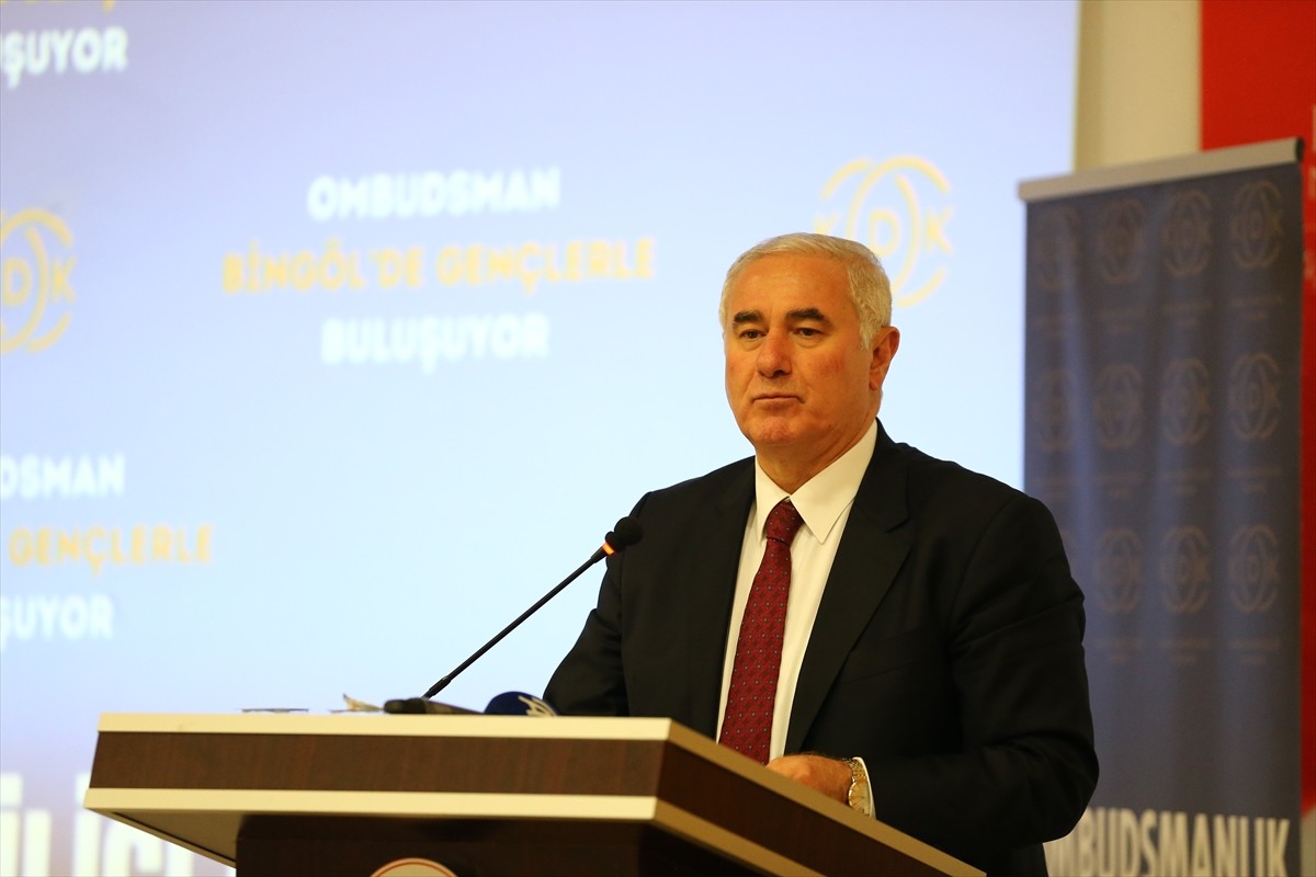 Kamu Başdenetçisi (Ombudsman) Mehmet Akarca, Bingöl Üniversitesi'nde düzenlenen "Ombudsman...
