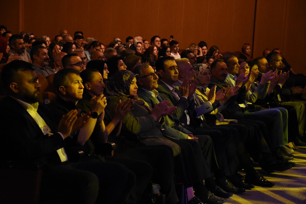 Karaman'da, 748. Türk Dil Bayramı ve Yunus Emre'yi Anma Etkinlikleri kapsamında, İstanbul Devlet...