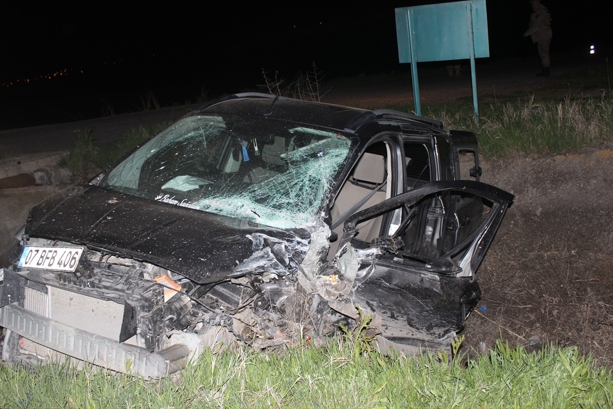 Kars'ın Akyaka ilçesinde meydana gelen trafik kazasında 1 kişi öldü, 4 kişi yaralandı.
