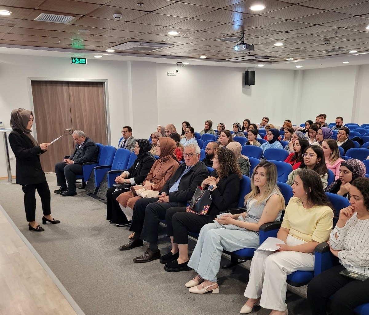 Kastamonu'da 67 ebeye "Doğuma hazırlık eğitimi" verildi. Sağlık Bakanlığı Halk Sağlığı Genel...