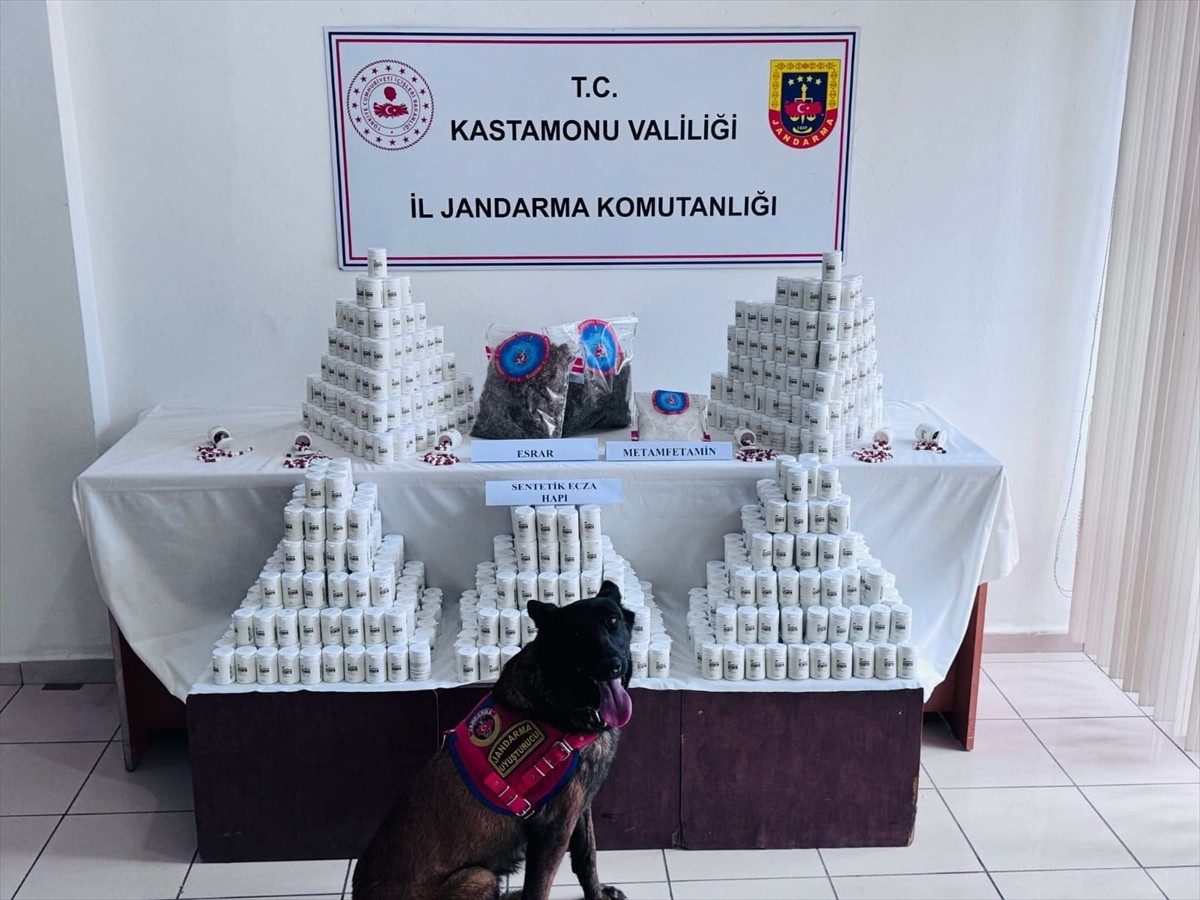 Kastamonu'da uyuşturucu operasyonunda gözaltına alınan zanlı tutuklandı. Yapılan aramada 69 bin...