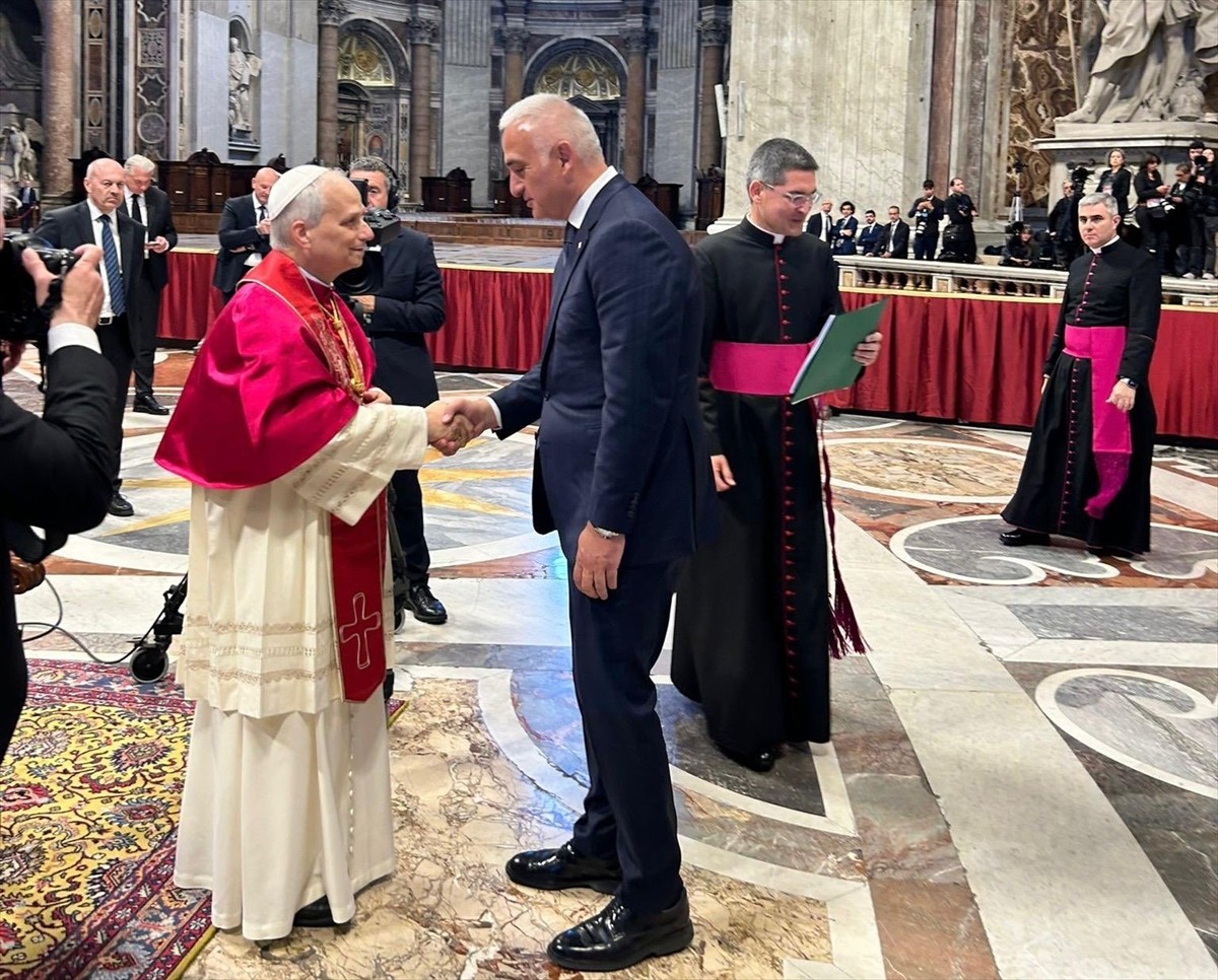 Katoliklerin ruhani liderliğine ve Vatikan Devlet Başkanlığına 8 Mayıs'taki papalık seçim...