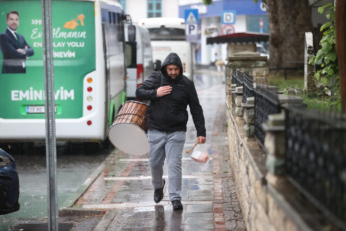 Kırklareli'nde sağanak yaşamı olumsuz etkiledi. Kentte sağanak zaman zaman etkisini...