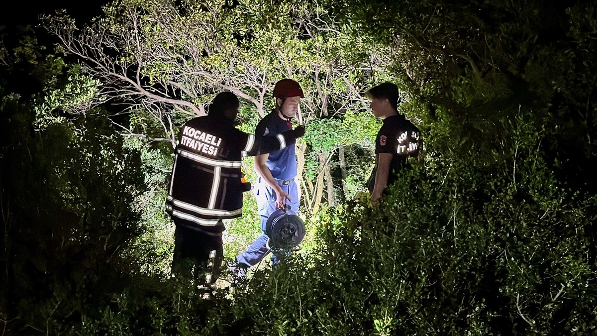  Kocaeli’nin Gebze ilçesinde kuyuda kaçak kazı yaparken zehirlendiği iddia edilen 2 kişi yaşamını...