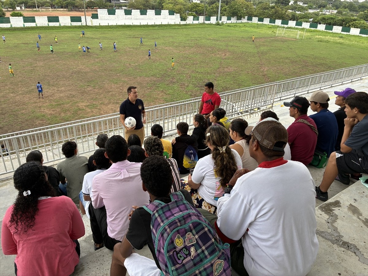 Kolombiya'nın Cesar yönetim bölgesinde yaşayan 11 çocuk, mayıs ayında Galatasaray tesislerini...
