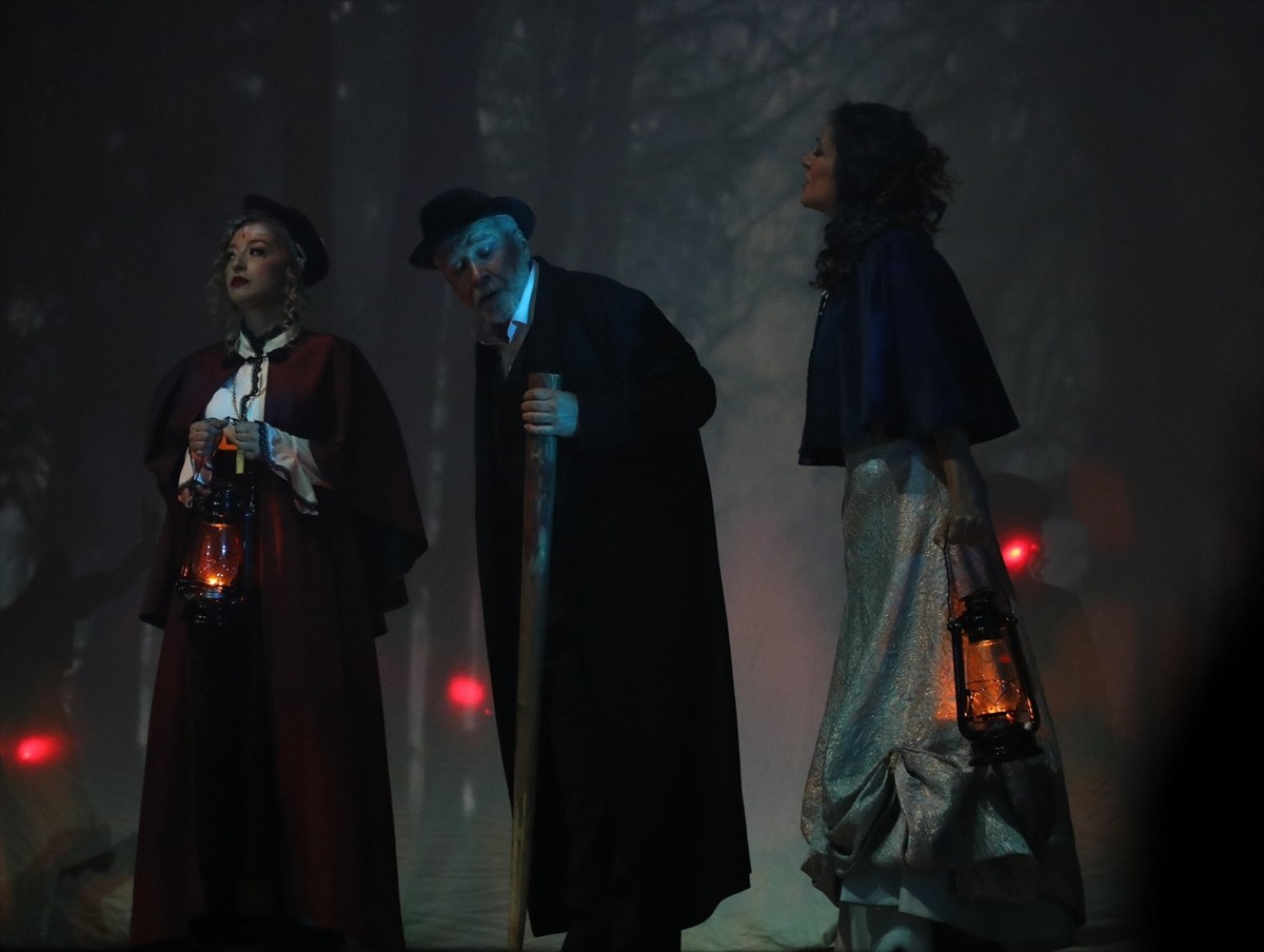 Konya'da, Devlet Tiyatrolarınca düzenlenen "17. Bin Nefes Bir Ses Uluslararası Türkçe Tiyatro...