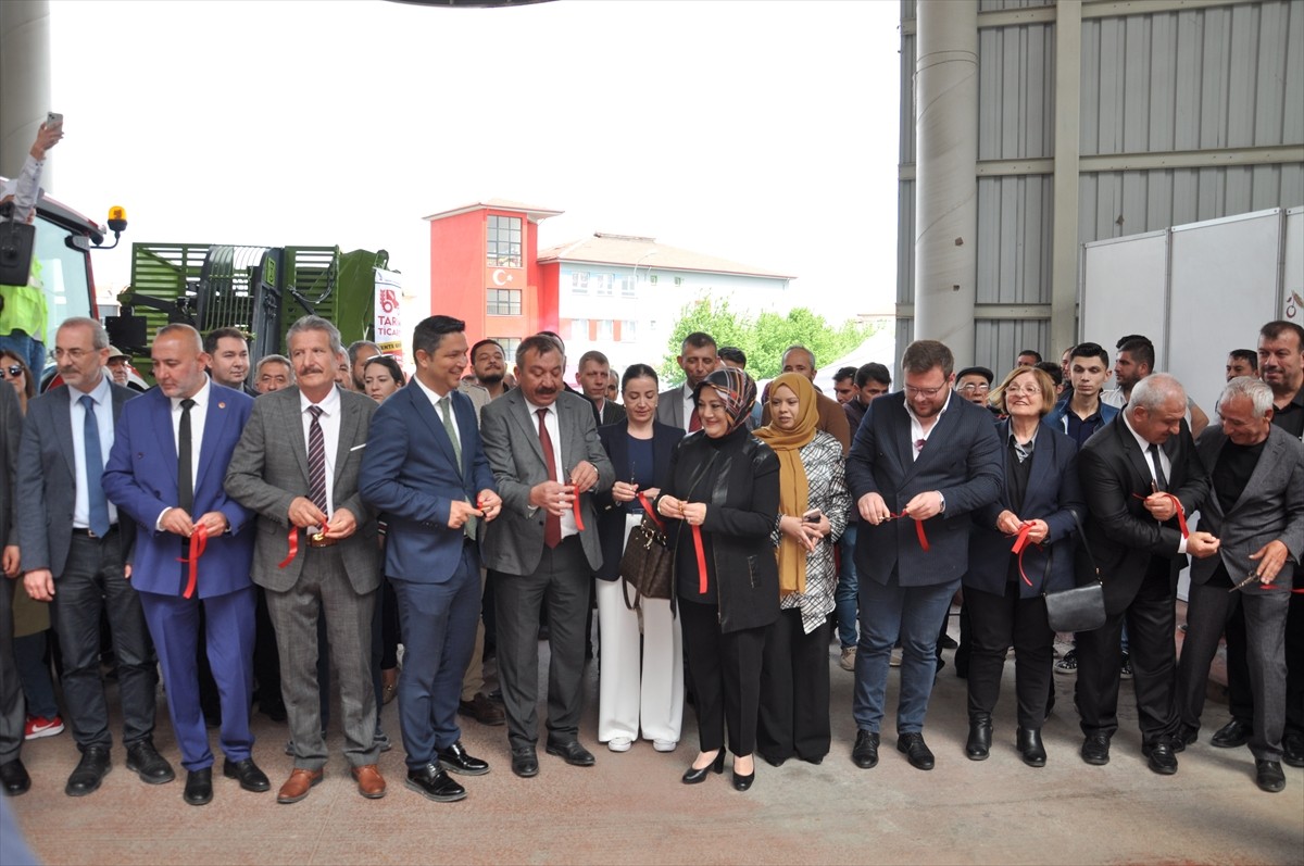 Kütahya'da bu yıl 15'incisi düzenlenen Tarım, Hayvancılık, Seracılık ve Süt Endüstrisi Fuarı...
