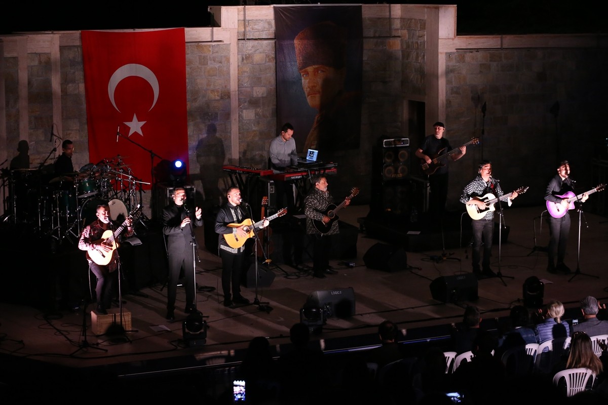 Latin müziğini tüm dünyada tanıtan Grammy ödüllü müzik grubu Gipsy Kings Feat. Tonino Baliardo...