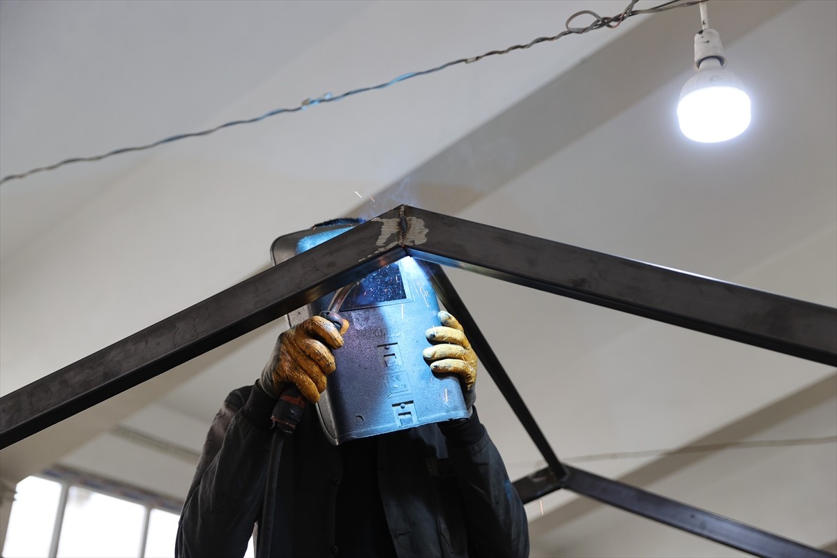 Mardin'in Kızıltepe ilçesindeki Mimar Sinan Mesleki ve Teknik Anadolu Lisesi öğrencileri...