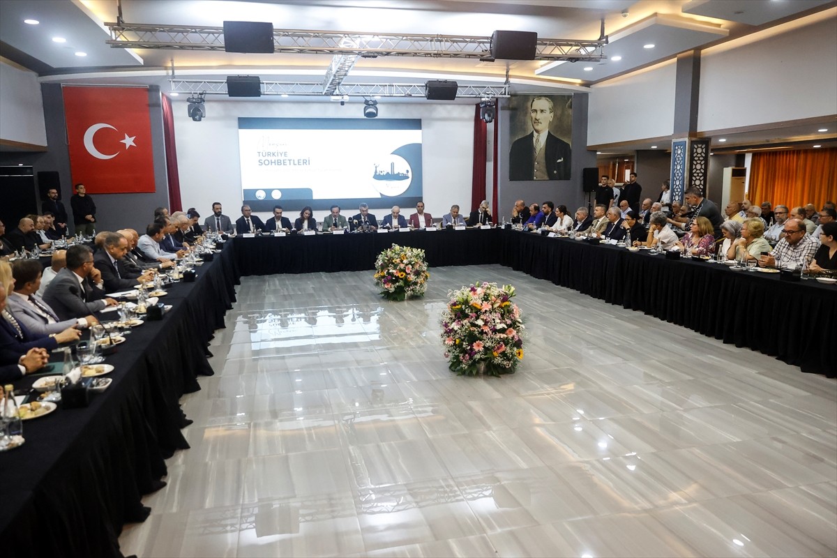 Mersin'de "Cumhuriyet'in 100. yılında Türkiye Yüzyılı" vizyonu kapsamında "Türkiye Sohbetleri"...