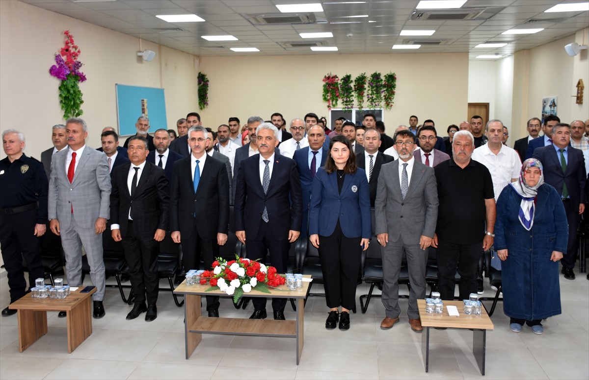 Milli Eğitim Bakan Yardımcısı Nazif Yılmaz ((Sol 4), Kırıkkale'nin Yahşihan ilçesinde...