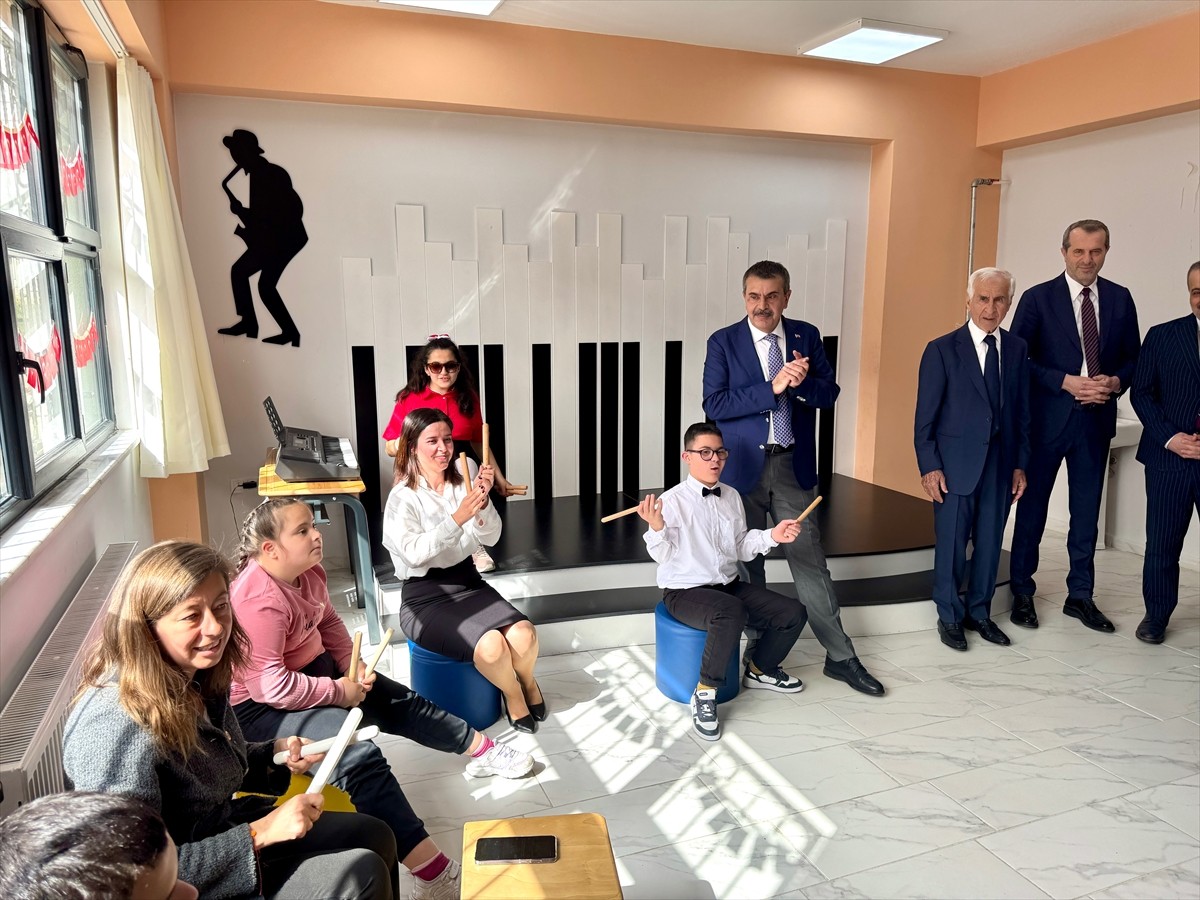 Milli Eğitim Bakanı Yusuf Tekin, Kocaeli'nin Darıca ilçesindeki Tacirler Eğitim Vakfı Özel Eğitim...