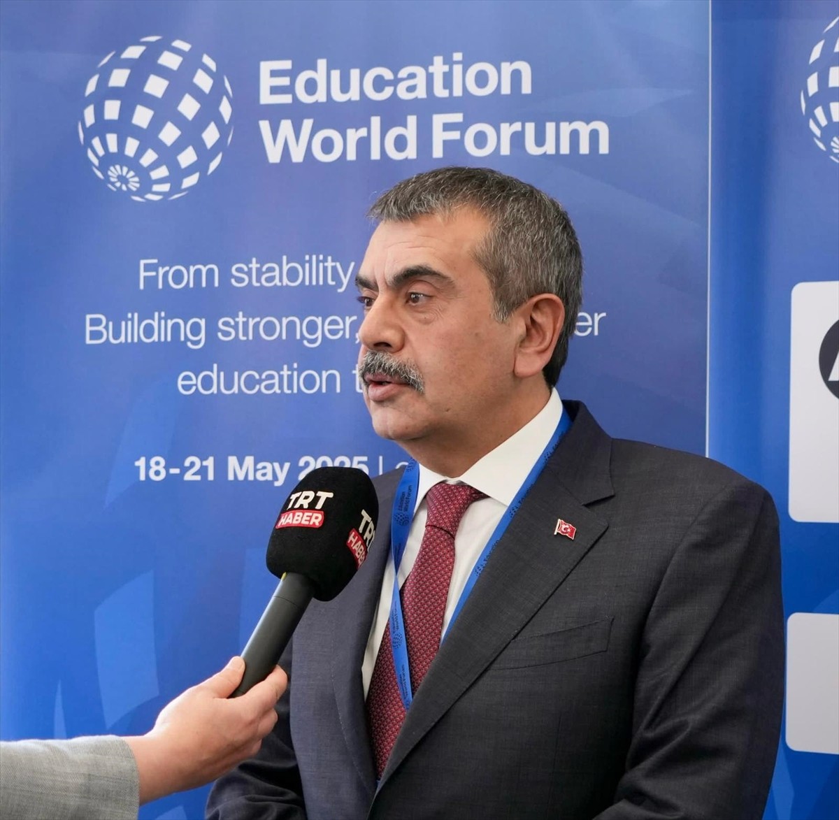 Milli Eğitim Bakanı Yusuf Tekin, Londra'da yaklaşık 150 ülkeden bakan ve bakan yardımcısı...