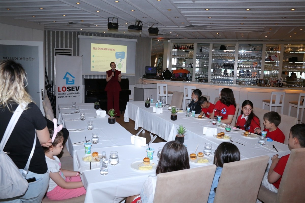 Milli tenisçi İpek Soylu, Uluslararası Lösemili Çocuklar Haftası dolayısıyla "Sağlıklı Yaşıyorum...