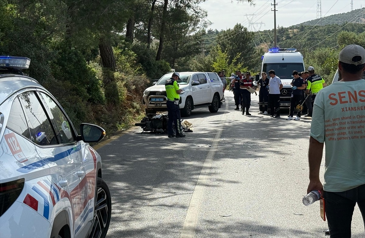 Muğla'nın Bodrum ilçesinde kamyonet ile motosikletin çarpışması sonucu 1 kişi öldü, 1 kişi...