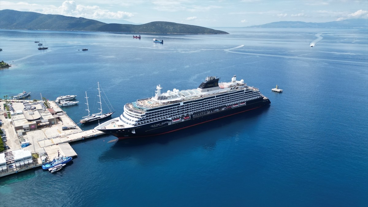 Muğla'nın Bodrum ilçesine "Explora I" isimli kruvaziyerle 590 yolcu geldi. Marmaris Limanı'nın...