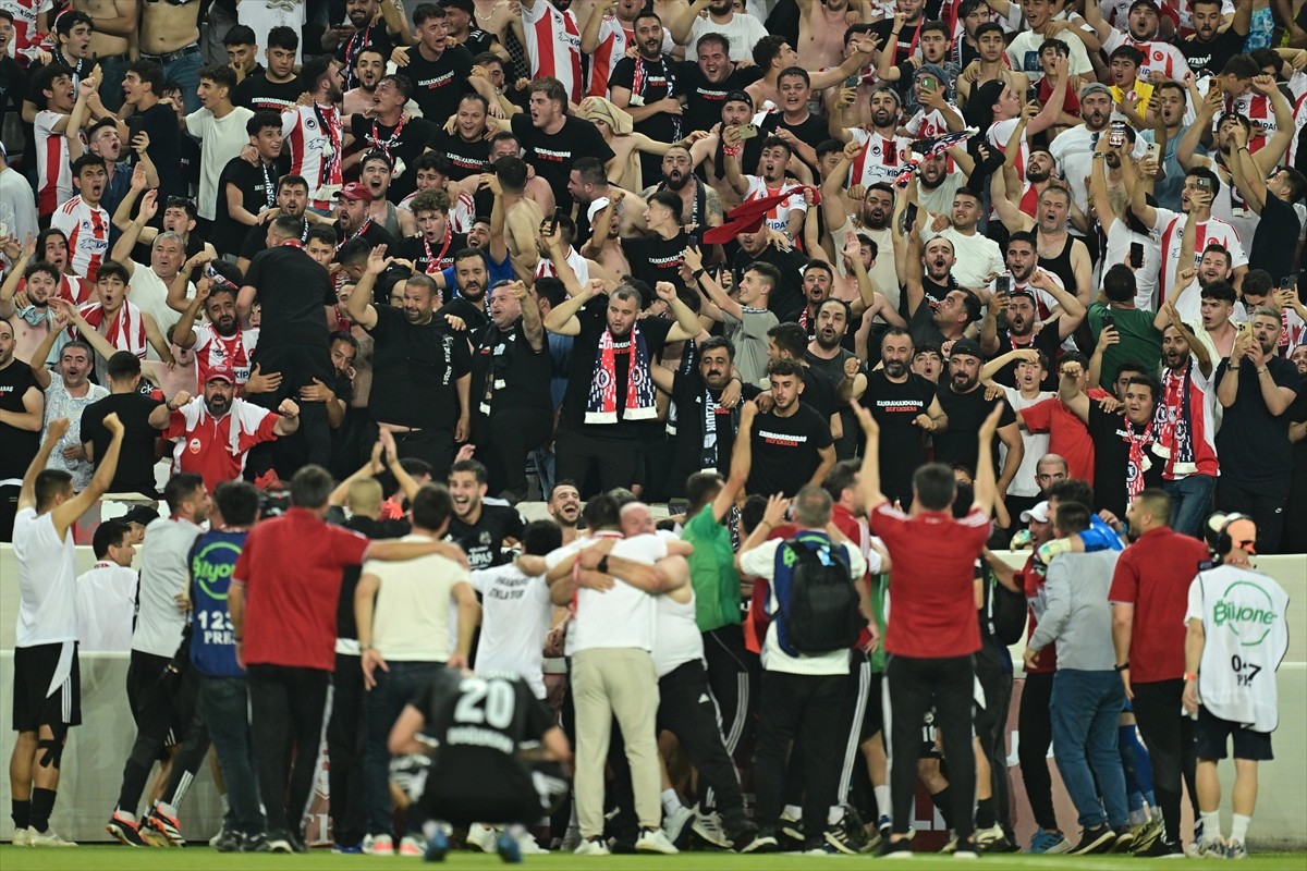 Nesine 3. Lig play-off final maçında Akedaş Epsaş Kahramanmaraş İstiklal Spor, Ayvalıkgücü...