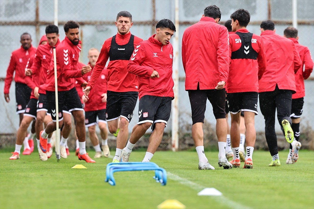 Net Global Sivasspor, Trendyol Süper Lig'in 34. haftasında deplasmanda Galatasaray ile oynayacağı...