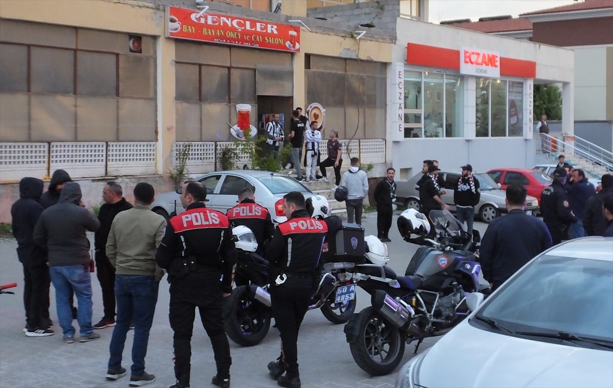 Nevşehir'de bir kafede, Fenerbahçe-Beşiktaş derbisini izleyen taraftarlar arasında çıkan kavgayla...