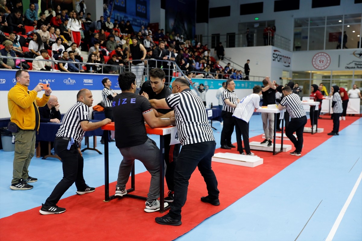 Okul Sporları Federasyonu tarafından düzenlenen Bilek Güreşi Gençler A Türkiye Birinciliği...