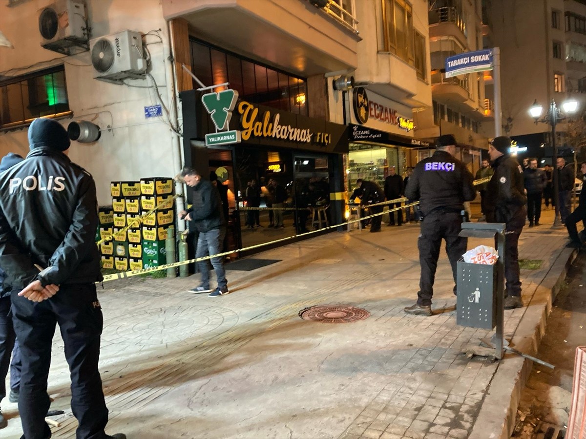 Ordu'nun Ünye ilçesinde silahlı saldırıya uğrayan kişi ağır yaralandı. İhbar üzerine bölgeye 112...