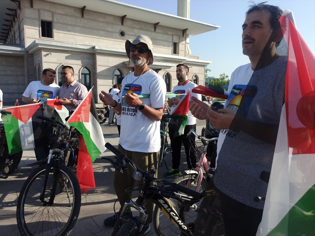 Osmaniye'de, sivil toplum örgütlerince "Kudüs-Gazze-Mavi Marmara" temalı bisiklet turu...