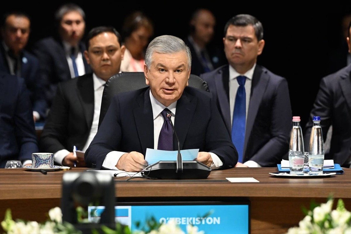 Özbekistan Cumhurbaşkanı Şevket Mirziyoyev, Macaristan'ın başkenti Budapeşte'de düzenlenen Türk...